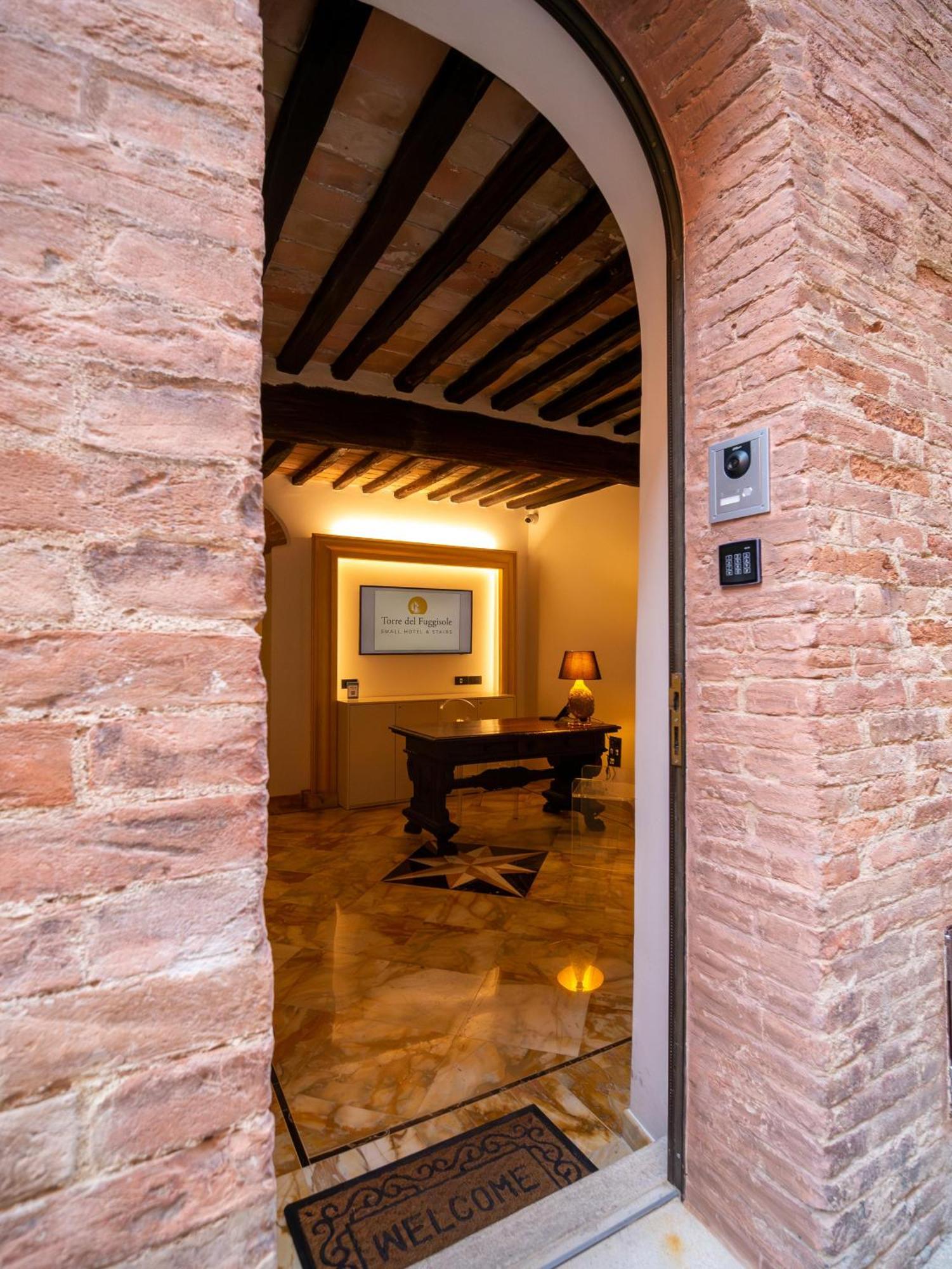 Torre Del Fuggisole Hotel Siena Buitenkant foto