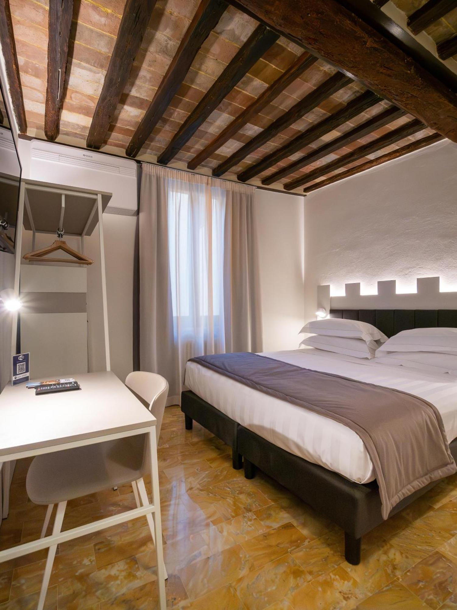 Torre Del Fuggisole Hotel Siena Buitenkant foto