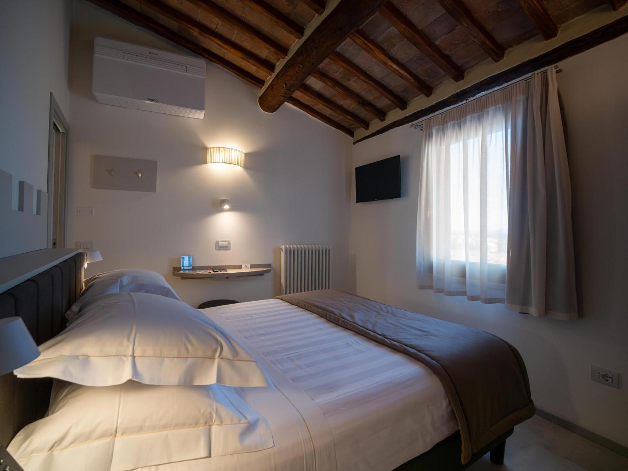 Torre Del Fuggisole Hotel Siena Buitenkant foto