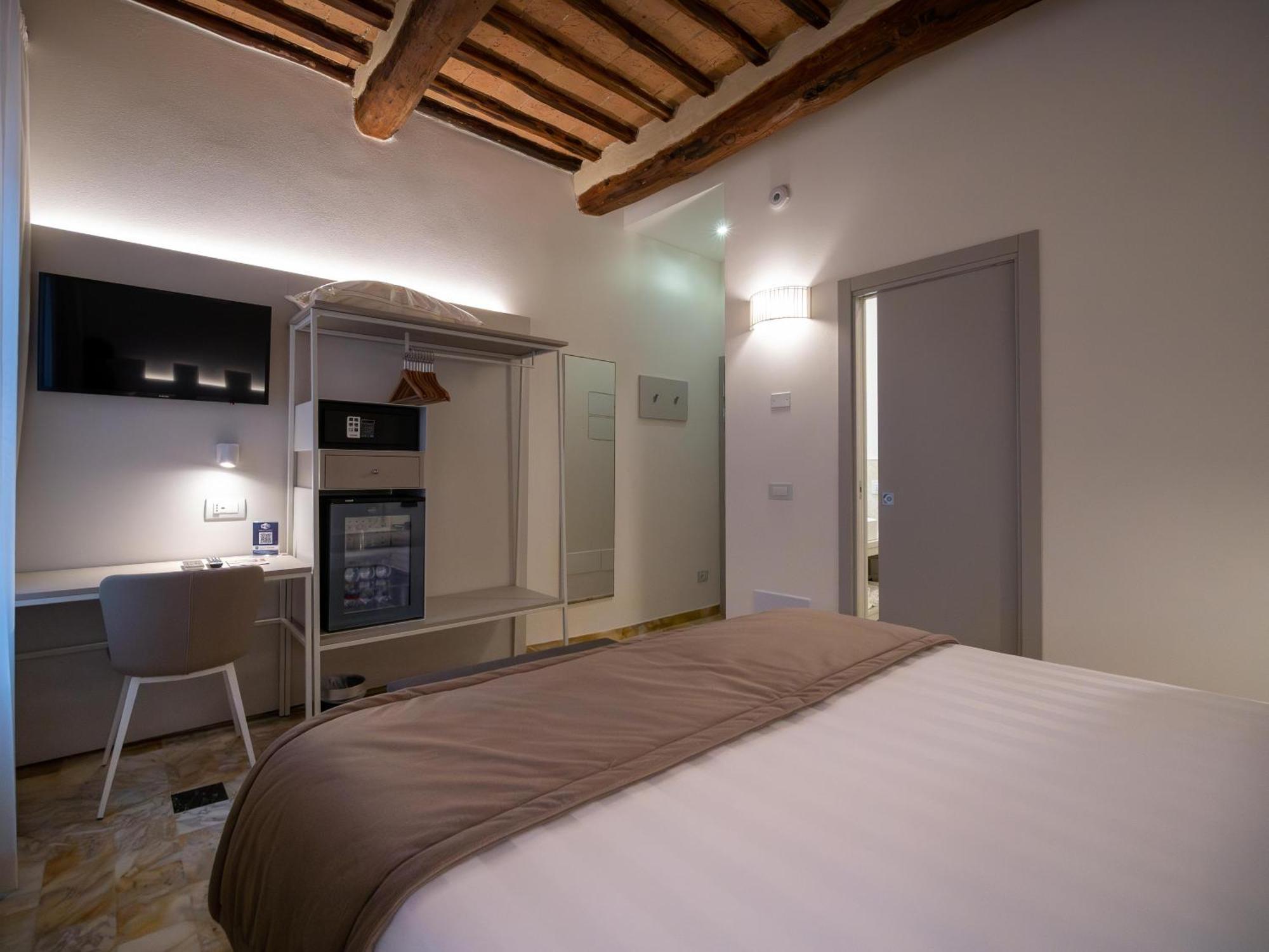 Torre Del Fuggisole Hotel Siena Buitenkant foto
