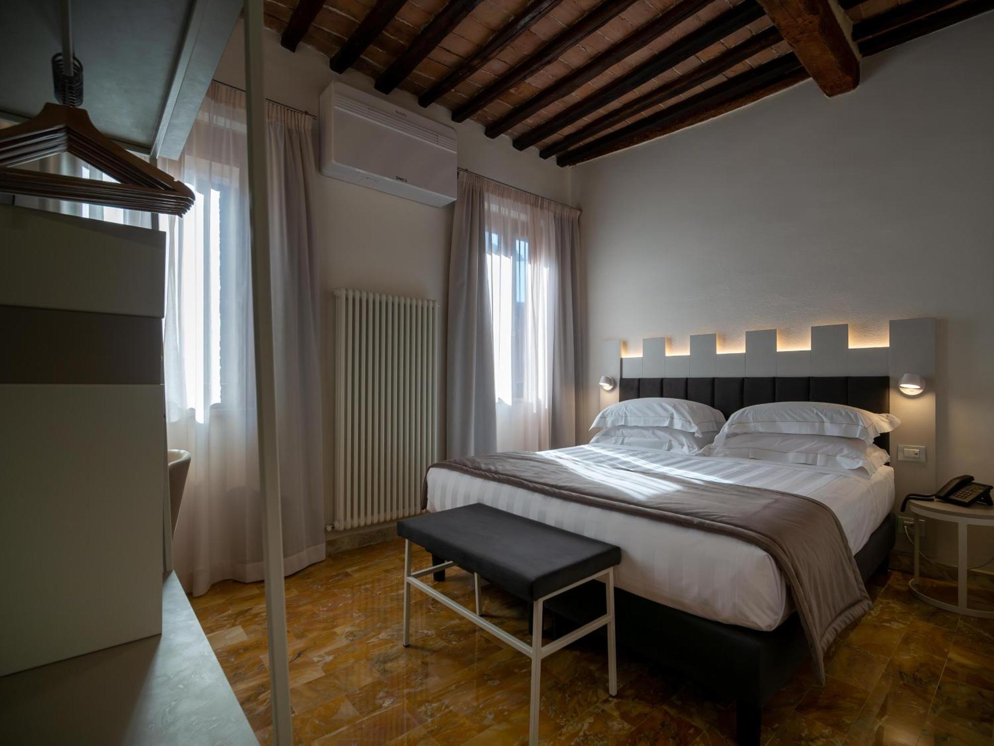 Torre Del Fuggisole Hotel Siena Buitenkant foto