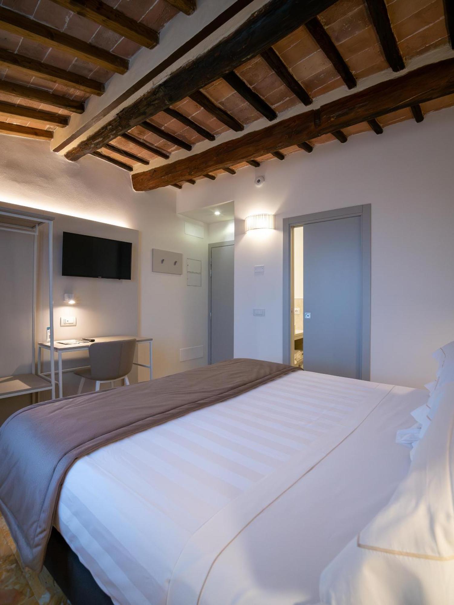 Torre Del Fuggisole Hotel Siena Buitenkant foto